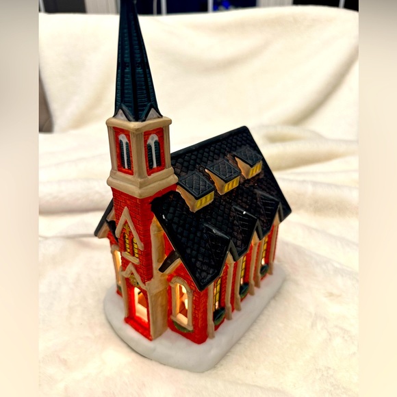 Holiday expressions in original box hand painted 3-D porcelain lighted church - Picture 6 of 16